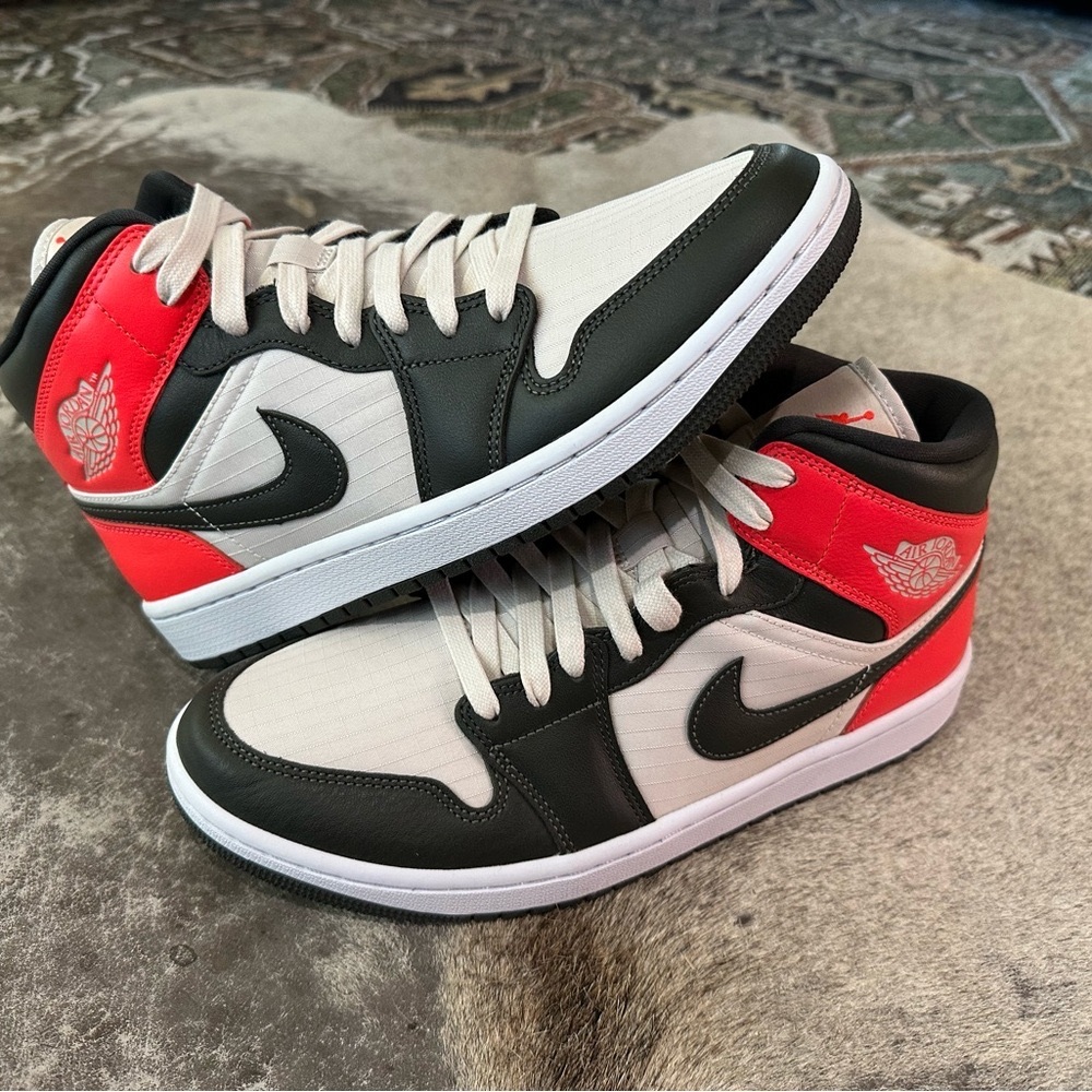 New Air Jordan 1 Mid SE Men's